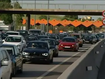 Las constructoras proponen peajes para terminar con los atascos en las ciudades de Madrid y Barcelona Las constructoras proponen peajes para terminar con los atascos en las ciudades de Madrid y Barcelona