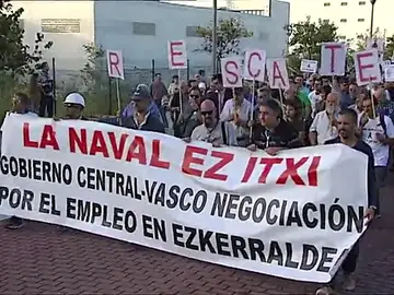 Trabajadores de la Naval esperan ser recolocados en Navantia Trabajadores de la Naval esperan ser recolocados en Navantia