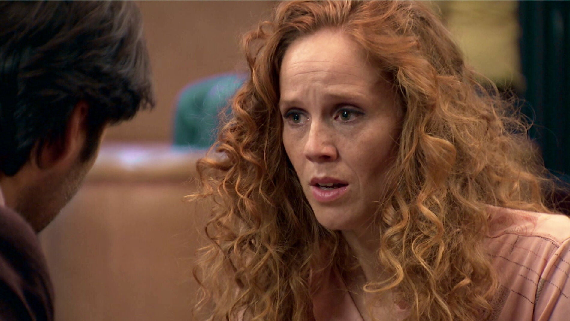 Gabriel quiere demostrar la inocencia de Natalia poniendo en peligro su verdadera identidad