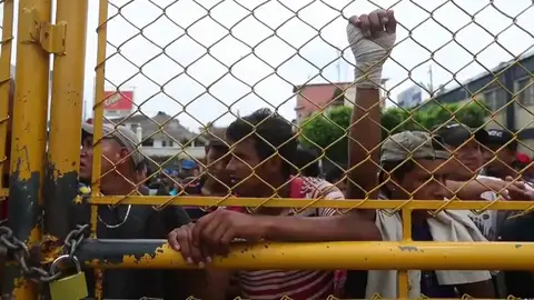 Tensión en la frontera entre México y Guatemala por la entrada de la segunda caravana de migrantes Tensión en la frontera entre México y Guatemala por la entrada de la segunda caravana de migrantes