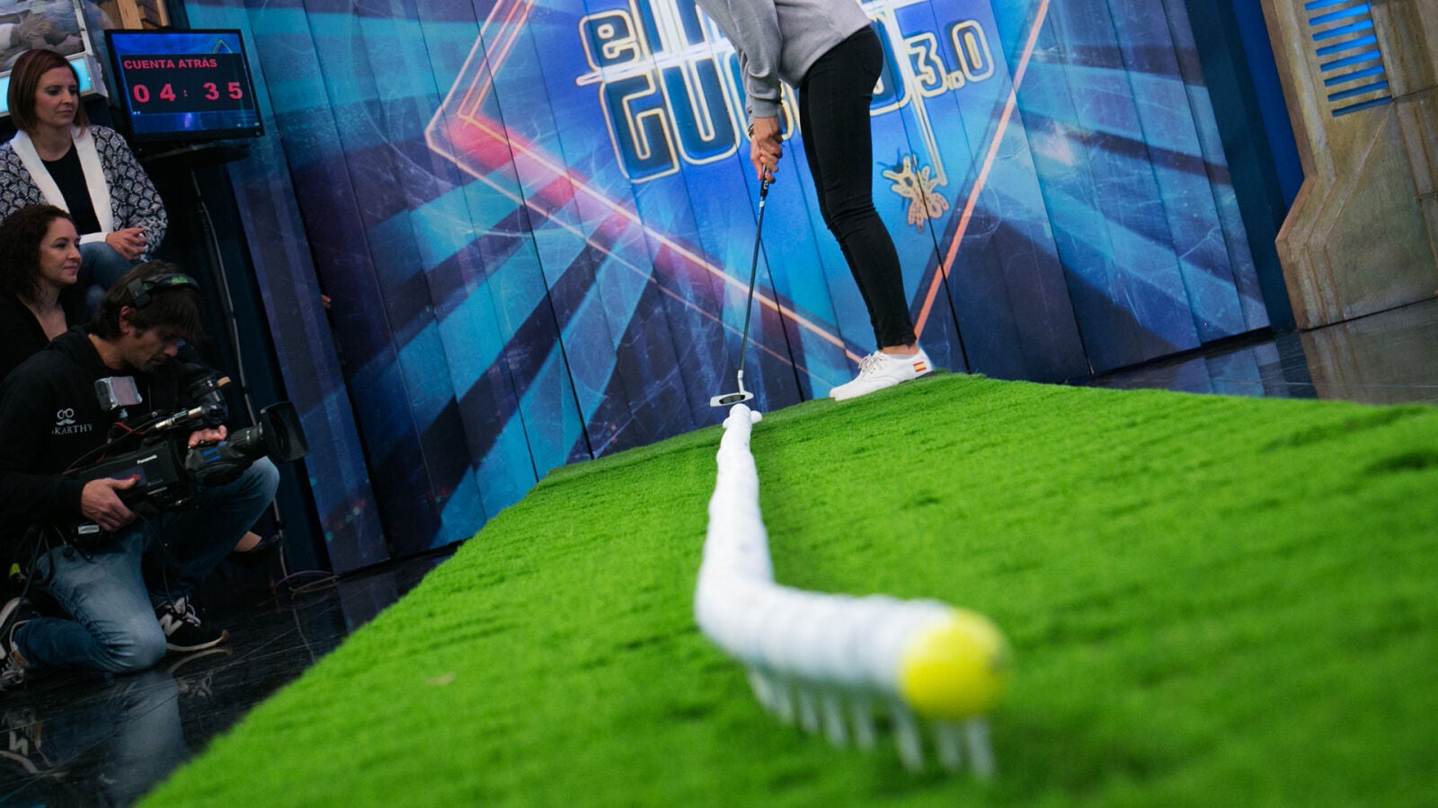 Euforia en 'El Hormiguero 3.0' tras conseguir un complicado efecto mariposa con pelotas de golf