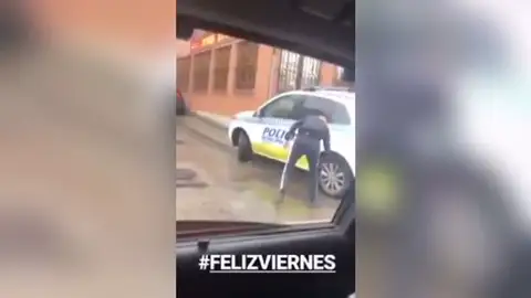 La Policía de Madrid pide colaboración ciudadana para dar con el hombre que pincha las ruedas de sus coches La Policía de Madrid pide colaboración ciudadana para dar con el hombre que pincha las ruedas de sus coches