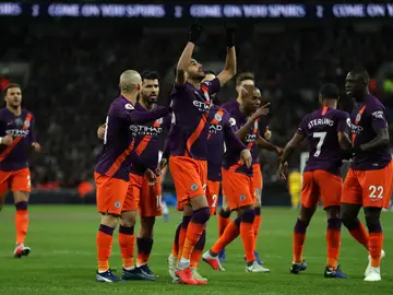 Mahrez dedica su gol al dueño del Leicester Mahrez dedica su gol al dueño del Leicester