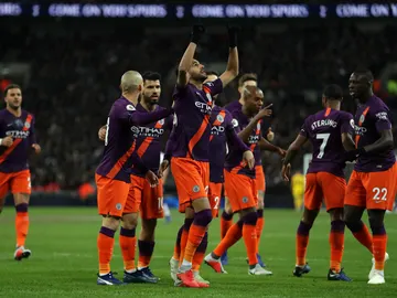 Mahrez dedica su gol al dueño del Leicester Mahrez dedica su gol al dueño del Leicester