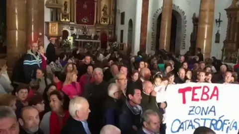 Vecinos de Teba y Campillos continúan sus encierros para protestar por la no declaración de zona catastrófica Vecinos de Teba y Campillos continúan sus encierros para protestar por la no declaración de zona catastrófica