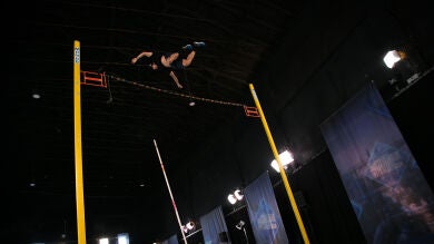 Pablo Motos y Rami Malek, sorprendidos con el excepcional salto de pértiga de Baptiste Boirie