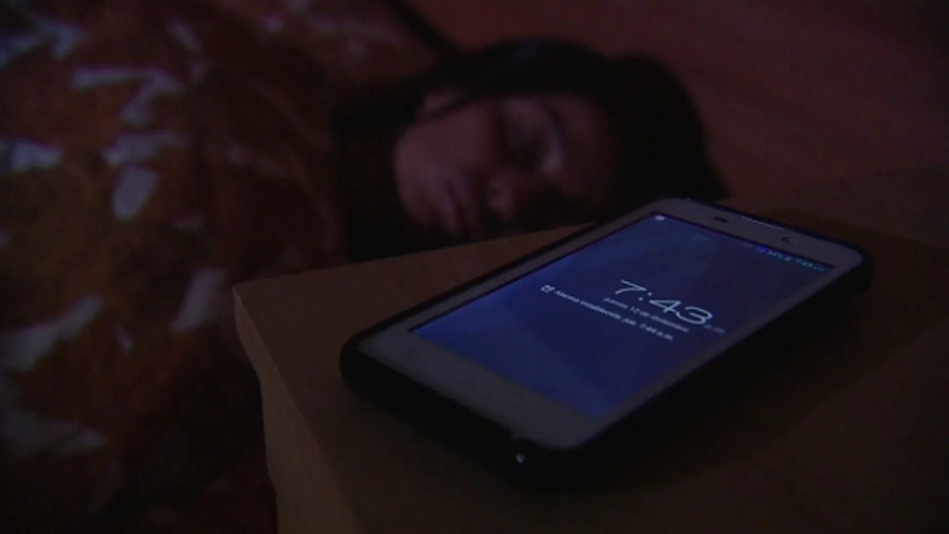 ¿Cuáles son los riesgos de dormir con el móvil? ¿Cuáles son los riesgos de dormir con el móvil?