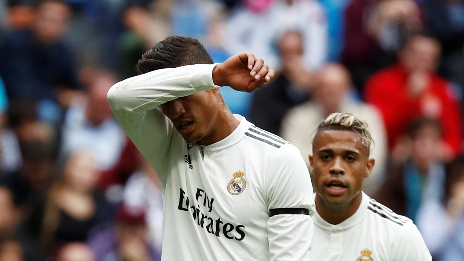 Varane y Mariano, durante un partido del Real Madrid Varane y Mariano, durante un partido del Real Madrid