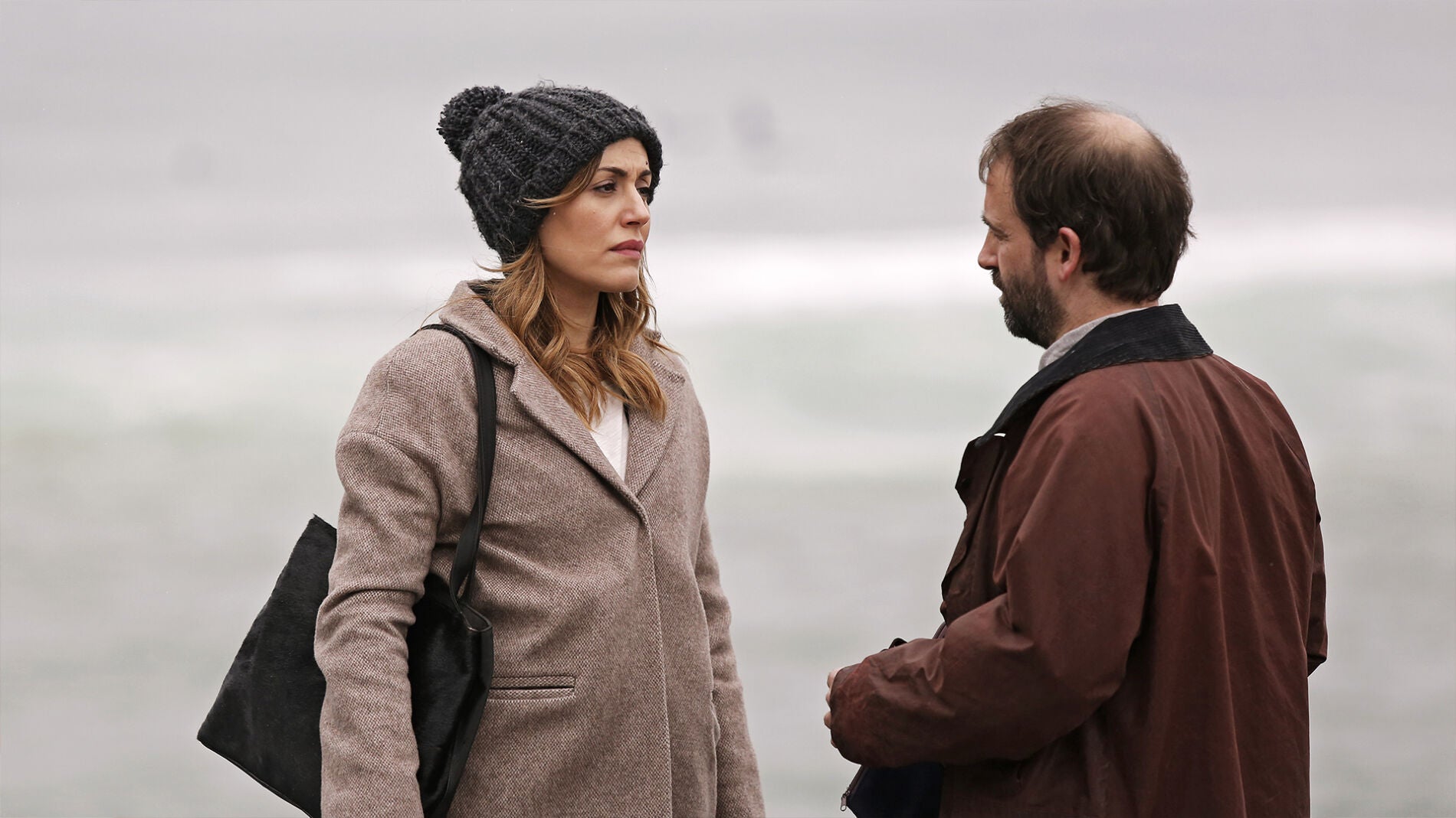 Elena comienza a investigar sobre la desaparici&oacute;n de Anne