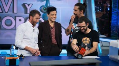 Rami Malek alucina con el robot equilibrista del equipo de ciencia de 'El Hormiguero 3.0'