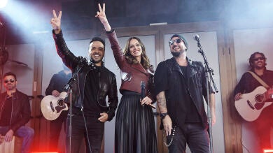 Luis Fonsi y Antonio Orozco te llevan a su concierto improvisado en el centro de Madrid 