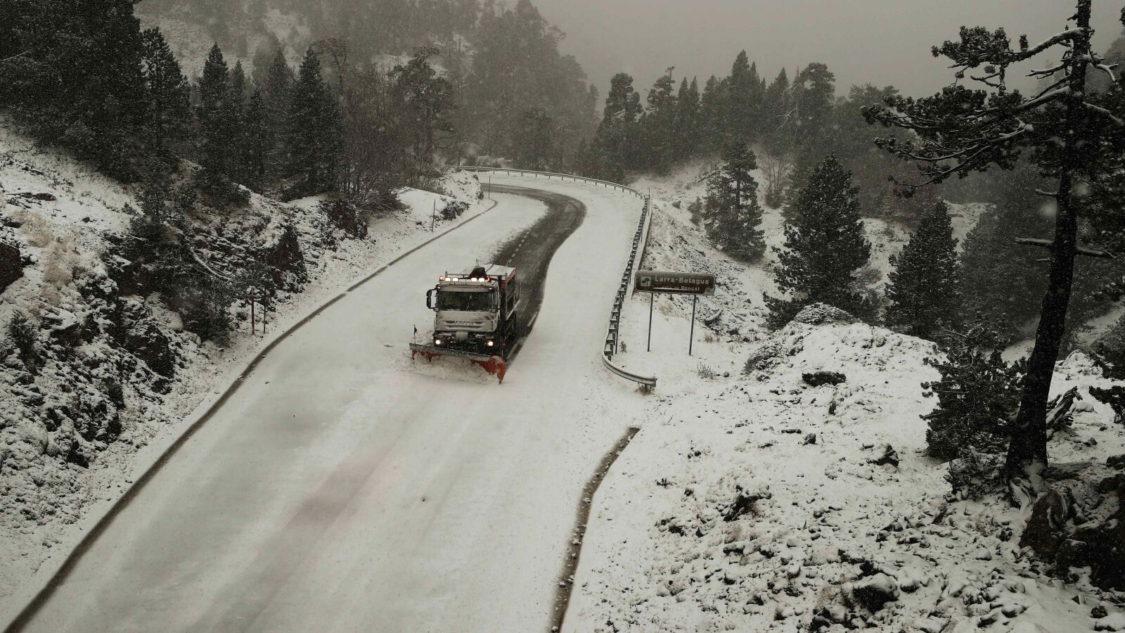 Un total de 24 provincias, en alerta: llegan a Menorca 65 grupos electrógenos y efectivos de la UME