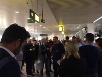 Decenas de españoles llevan varios días atrapados en el aeropuerto de Bruselas