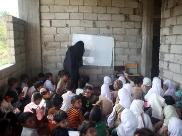 Un profesor de Yemen convierte su casa en un colegio para mantener en las aulas a 700 niños Un profesor de Yemen convierte su casa en un colegio para mantener en las aulas a 700 niños