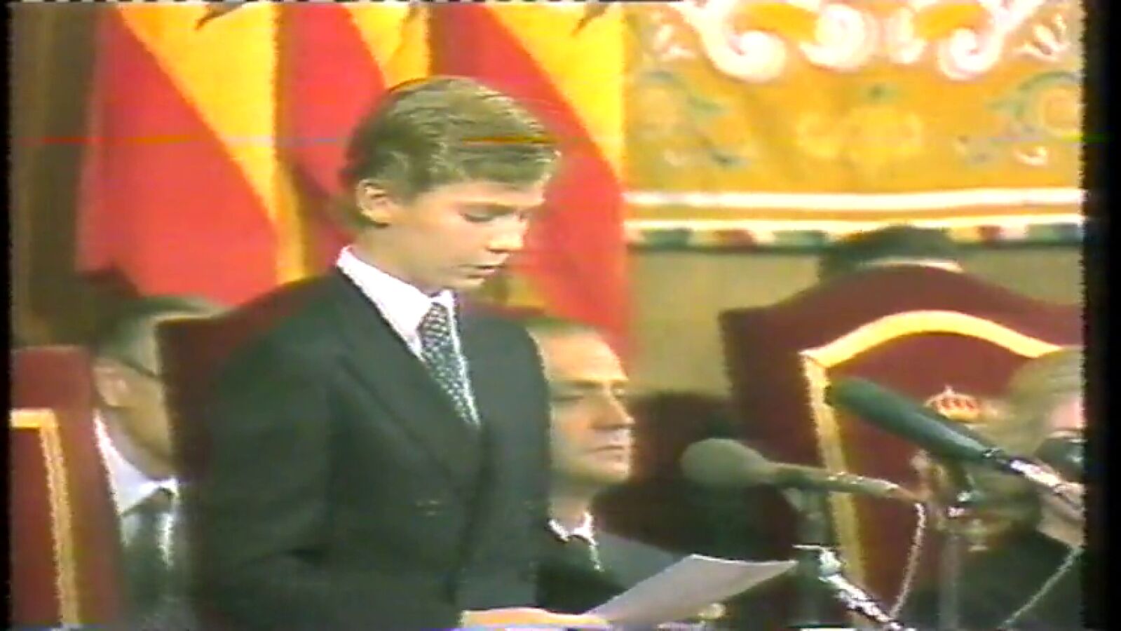 Así dio Felipe VI su primer discurso oficial a los 13 años... y así lo ha hecho la princesa Leonor