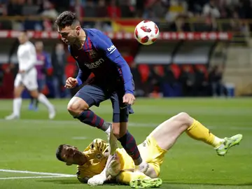 Munir trata de superar a Palatsí, portero de la Cultural Leonesa Munir trata de superar a Palatsí, portero de la Cultural Leonesa