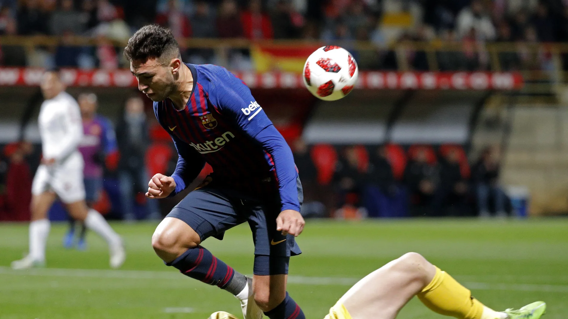 Munir trata de superar a Palatsí, portero de la Cultural Leonesa Munir trata de superar a Palatsí, portero de la Cultural Leonesa