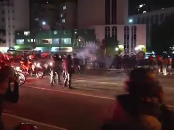 Brasileños protestan contra Bolsonaro y le exigen respetar la democracia Brasileños protestan contra Bolsonaro y le exigen respetar la democracia