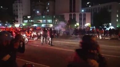 Brasileños protestan contra Bolsonaro y le exigen respetar la democracia