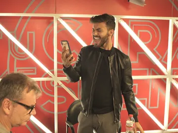 El ensayo al completo de un increíble Agoney para convertirse en Queen El ensayo al completo de un increíble Agoney para convertirse en Queen