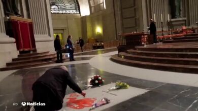 Un hombre profana la tumba de Franco con pintura roja