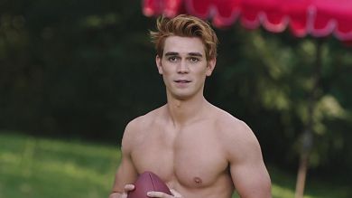 El sexy disfraz de KJ Apa que le ha hecho ganar Halloween 