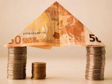 Imagen de archivo de dinero. Imagen de archivo de dinero.