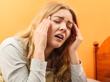 Mujer con resaca Mujer con resaca