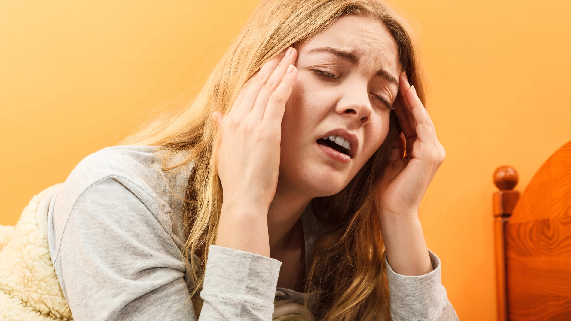 Mujer con resaca Mujer con resaca