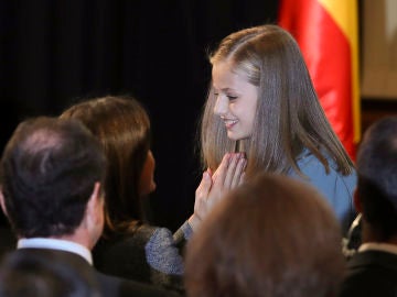 La reina Letizia felicita a su hija Leonor tras su lectura 