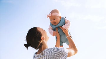 Mujer con bebé