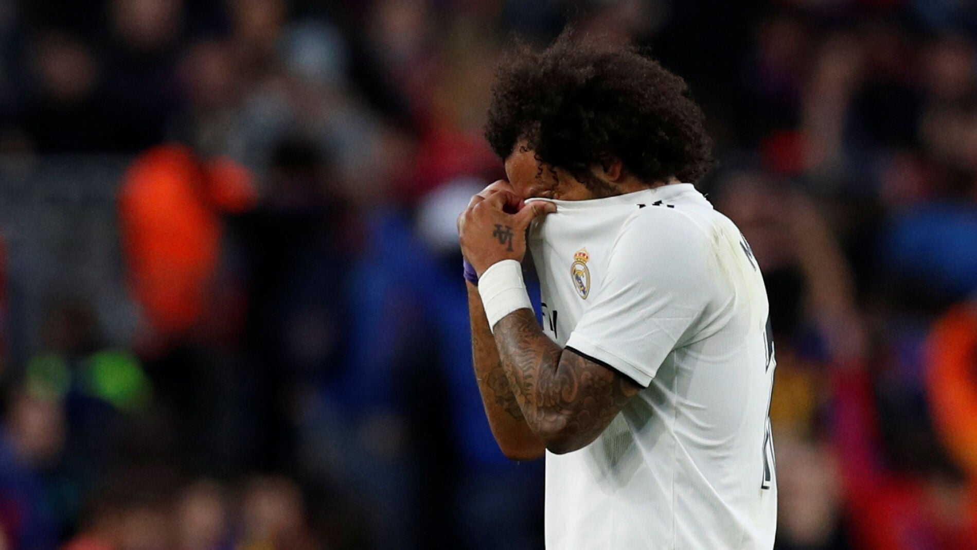 Marcelo se lamenta tras acabar lesionado en el Cl&aacute;sico