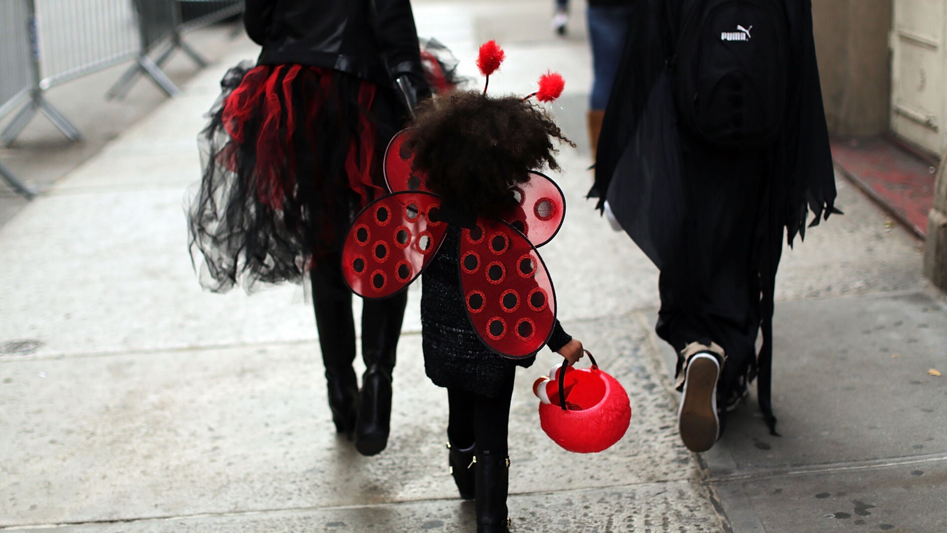 Una ni&ntilde;a disfrazada en Halloween