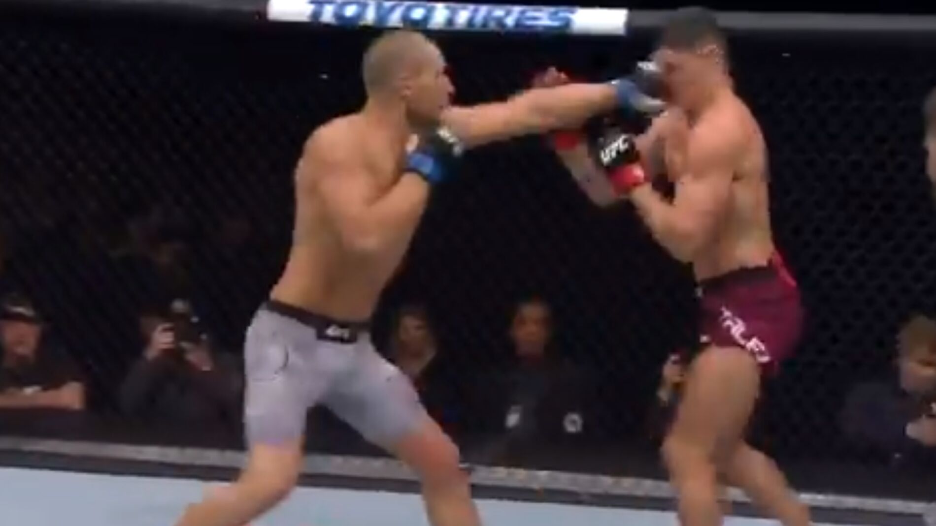 El guardaespaldas de Neymar recibe un pu&ntilde;etazo en la cara