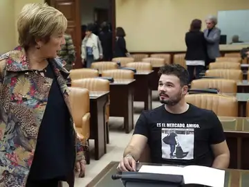 La diputada del PP Celia Villalobos junto al portavoz de ERC, Gabriel Rufián La diputada del PP Celia Villalobos junto al portavoz de ERC, Gabriel Rufián