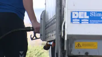 El precio de la gasolina y el del diésel encadenan una subida del 8 % y del 11 %, respectivamente, en lo que va de año El precio de la gasolina y el del diésel encadenan una subida del 8 % y del 11 %, respectivamente, en lo que va de año