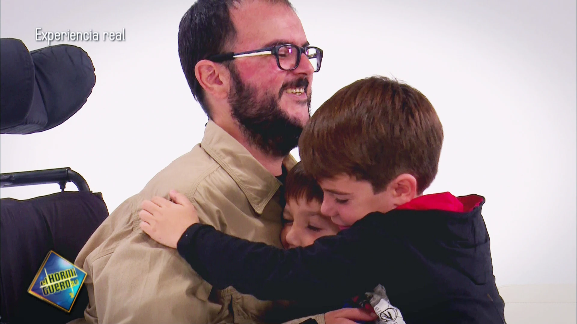 El emotivo encuentro sin prejuicios entre niños y personas en sillas de ruedas El emotivo encuentro sin prejuicios entre niños y personas en sillas de ruedas