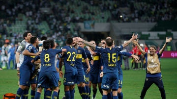 Los jugadores de Boca Juniors celebran su pase a la final de la Libertadores