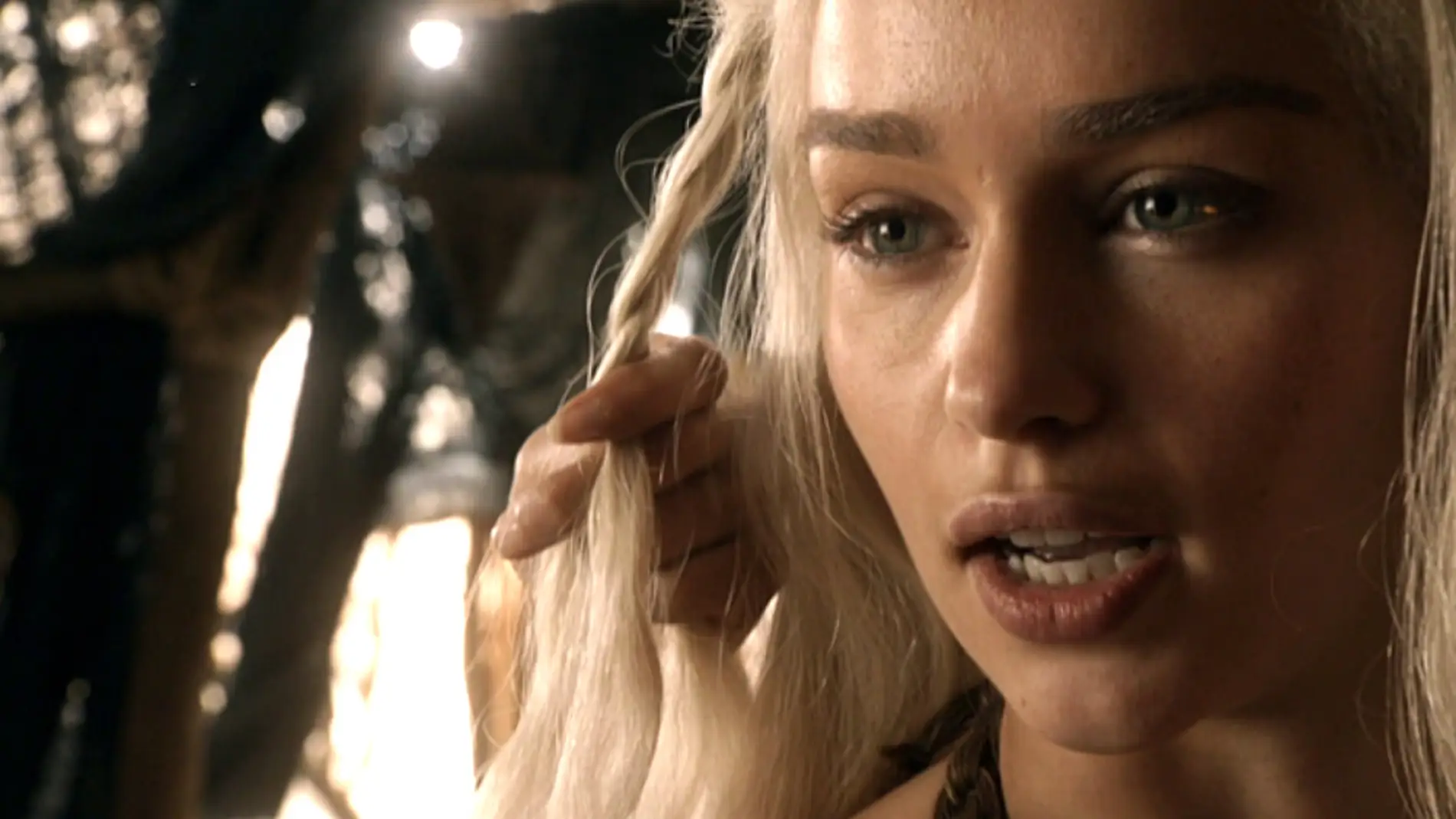 Emilia Clarke como Daenerys Targaryen