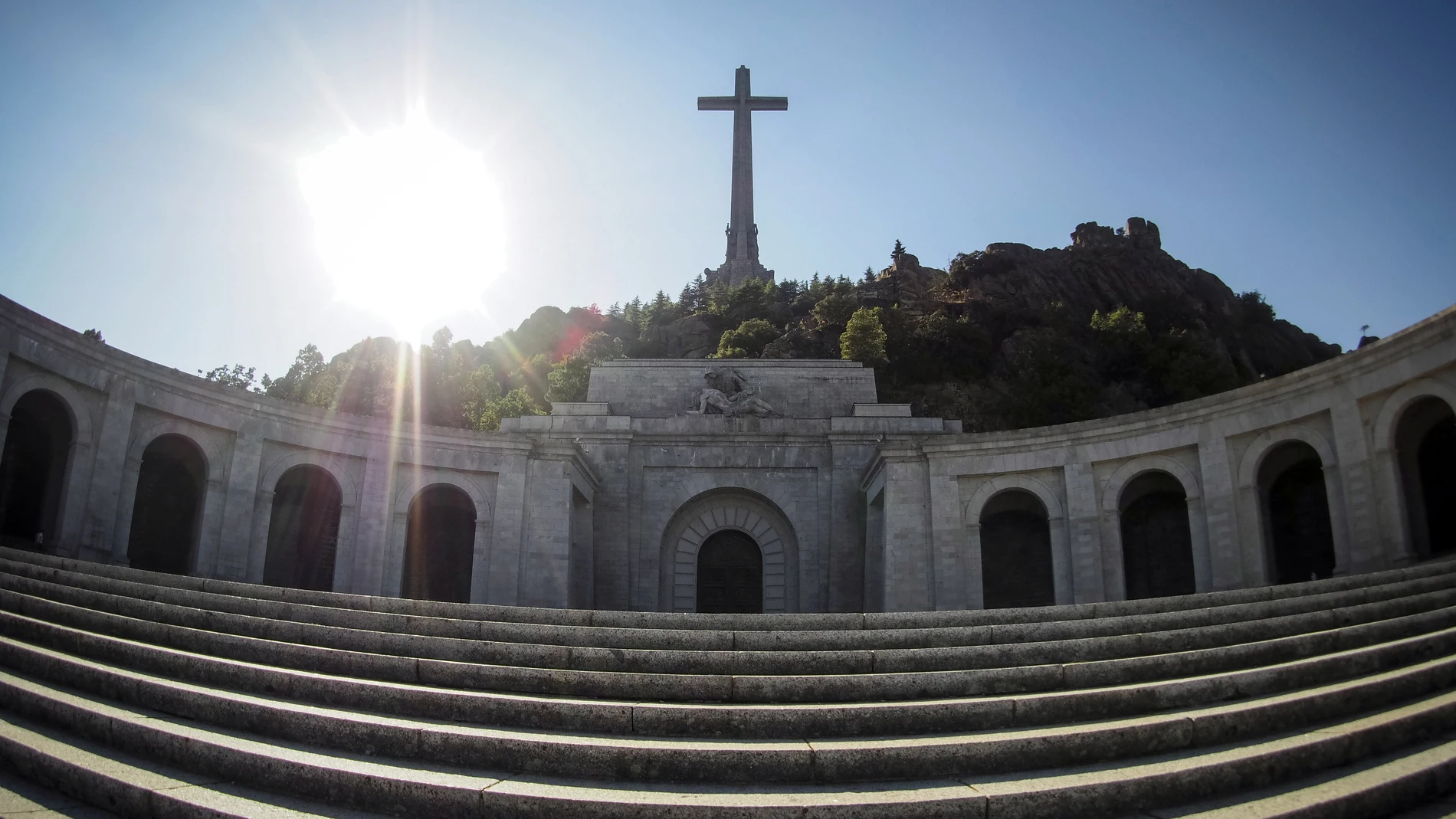 Fachada de la basílica del Valle de los Caídos Fachada de la basílica del Valle de los Caídos