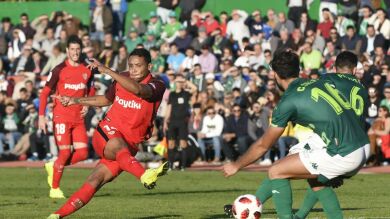 El Sevilla va de más a menos y no pasa del empate a cero ante el Villanovense