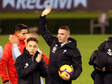 Iago Aspas saluda a la afición después del partido con el Celta Iago Aspas saluda a la afición después del partido con el Celta
