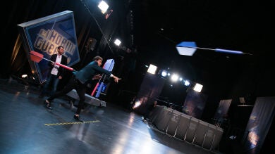 David Bisbal y Pablo Motos se enfrentan a la diana gigante de 'El Hormiguero 3.0'