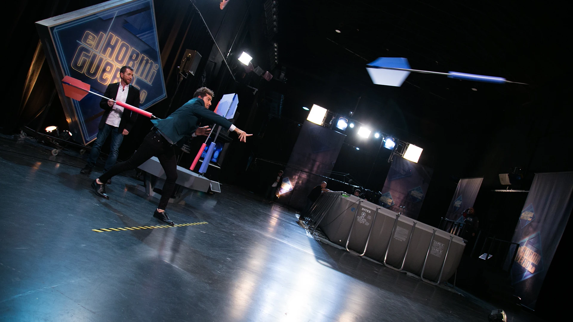 David Bisbal y Pablo Motos se enfrentan a la diana gigante de 'El Hormiguero 3.0' David Bisbal y Pablo Motos se enfrentan a la diana gigante de 'El Hormiguero 3.0'