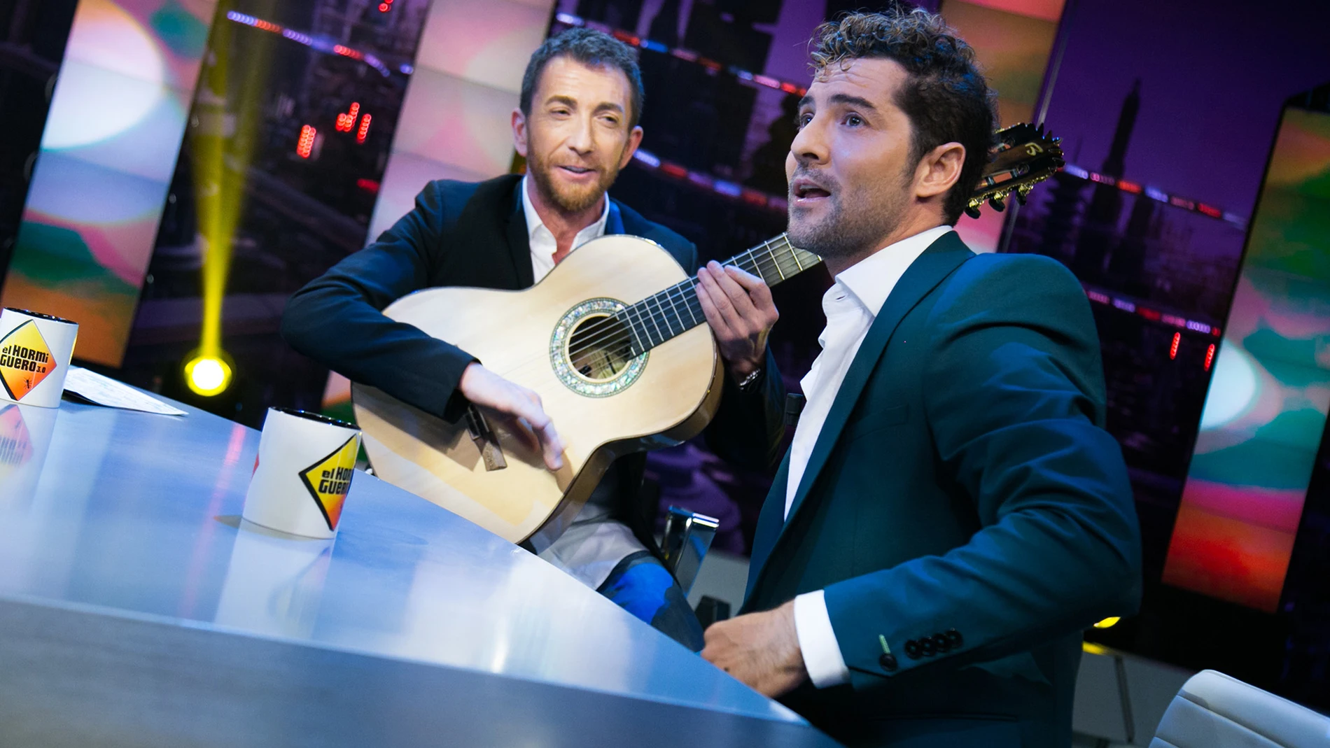 David Bisbal canta 'Perdón' con Pablo Motos a la guitarra en 'El Hormiguero 3.0'