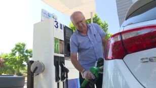 Imagen de archivo de un hombre repostando