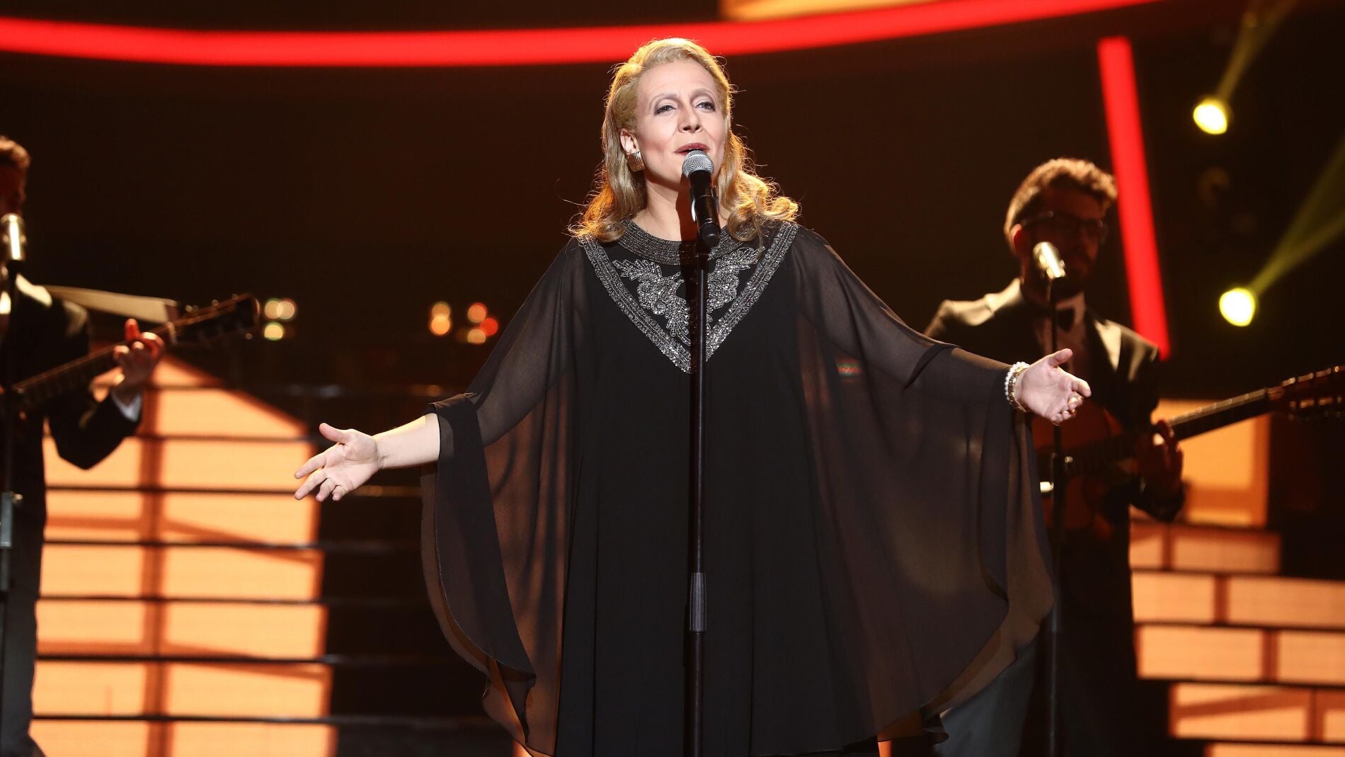 Mar&iacute;a Villal&oacute;n deja un buen aroma de 'La flor de canela' transformada en Mar&iacute;a Dolores Pradera