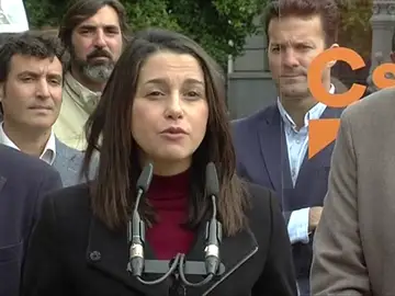 Ciudadanos y PP acusan al Gobierno de intentar que la Abogacía del Estado rebaje la acusación contra los líderes del 'procés' Ciudadanos y PP acusan al Gobierno de intentar que la Abogacía del Estado rebaje la acusación contra los líderes del 'procés'
