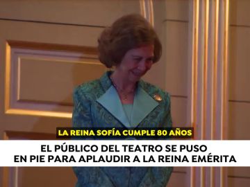 Doña Sofía, ovacionada en la entrega de premios BMW de pintura