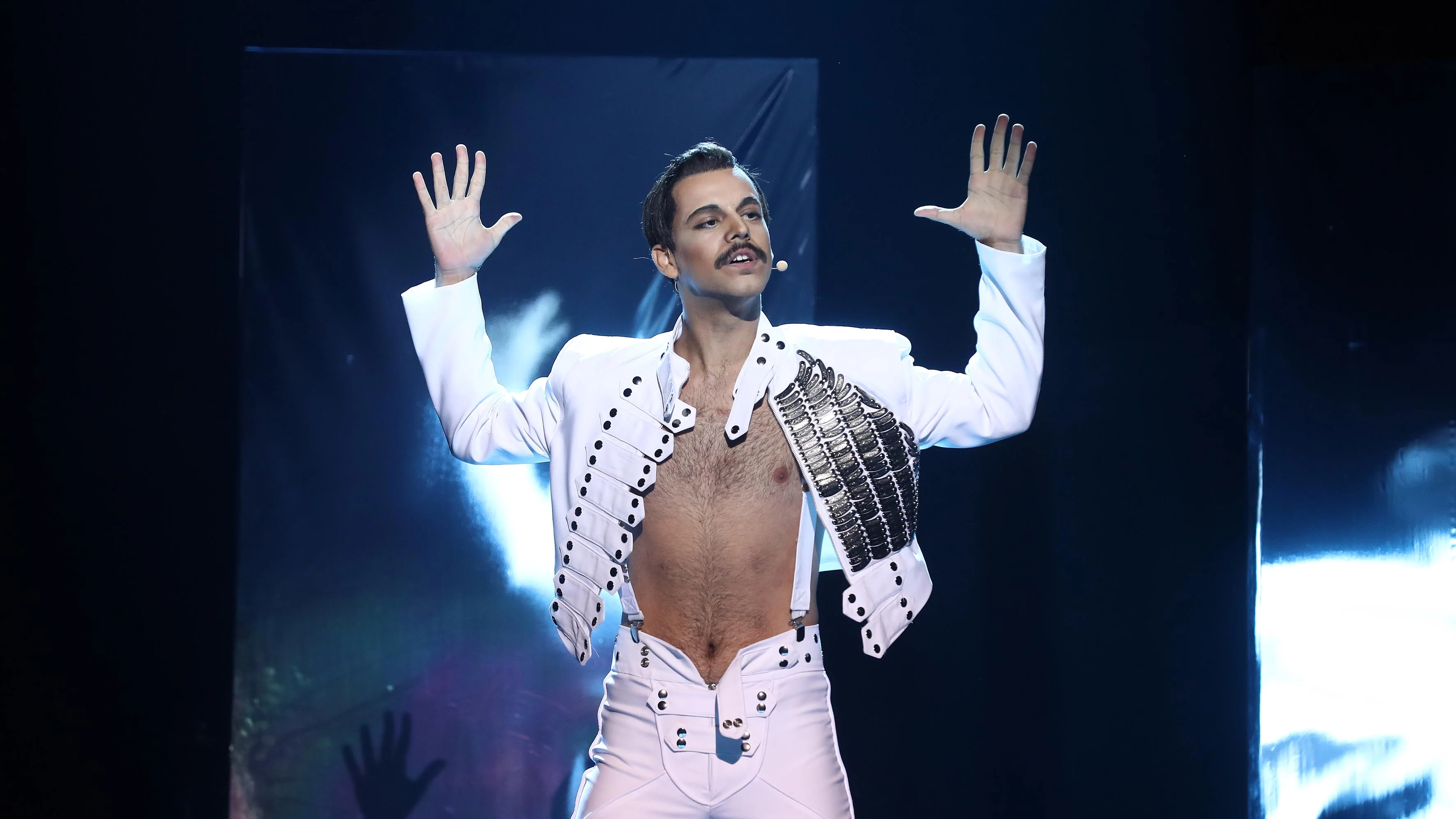 Agoney nos deja impresionados con su estelar imitación de Freddie Mercury